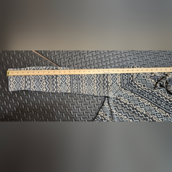 Roots Cardigan - Picture 2 of 9